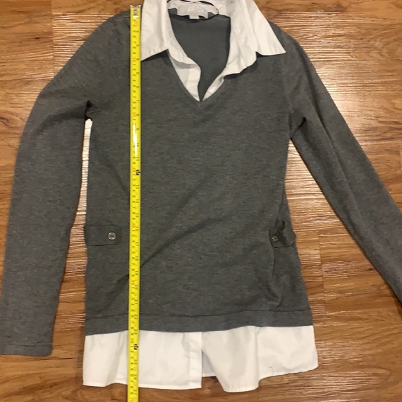 Grey Top Shirt with a white collar size S - Picture 5 of 5